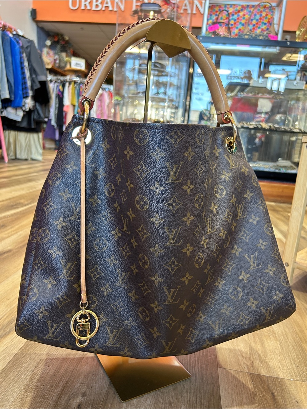 Louis Vuitton Monogram canvas Artsy MM - Picture 2 of 9
